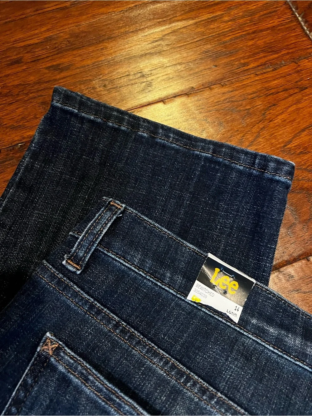 NWT Lee Relaxed Fit Straight Leg Jeans Women’s 14 Long Mid Rise Dark Wash